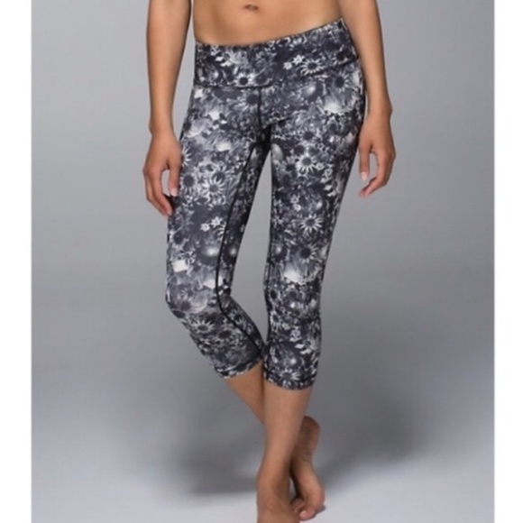 Lululemon Wunder Under Crop Leggings Flowabunga - Picture 1 of 9